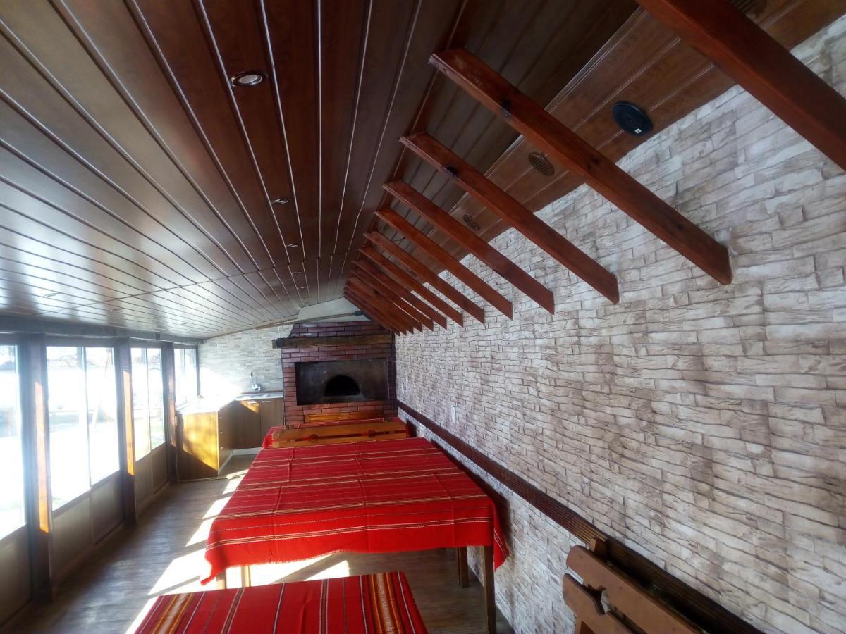 Bolyarski Stan Guest House Великий Преслав Екстер'єр фото