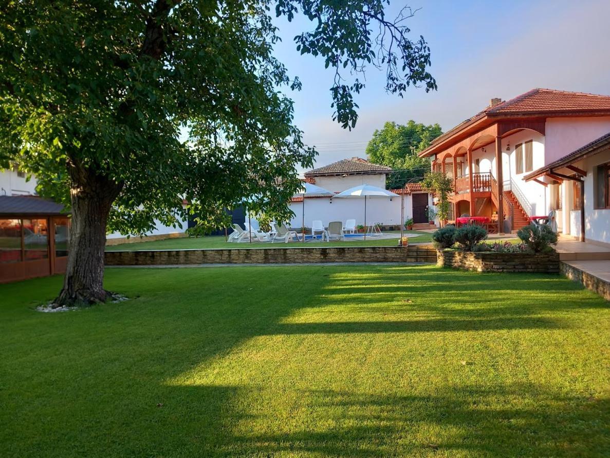 Bolyarski Stan Guest House Великий Преслав Екстер'єр фото